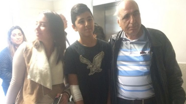 ליאל סוויסה מבקר את הנהג האוטובוס בביה"ח (צילום: עמית תומר)