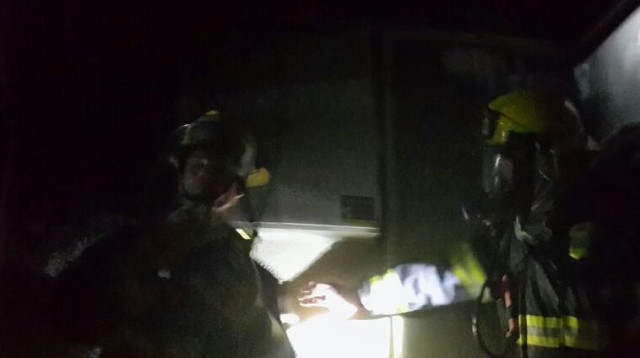 הדירה השרופה בחיפה (צילום: דוברות כבאות מחוז חוף)