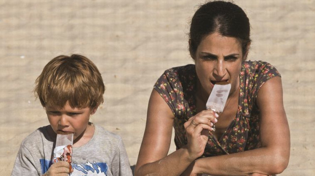 אבי שניידמן ושרית לארי ב"הגננת" (צילום: יח"צ)