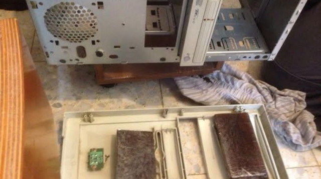 פלטות החשיש בתוך הכונן (צילום: חטיבת דובר המשטרה)