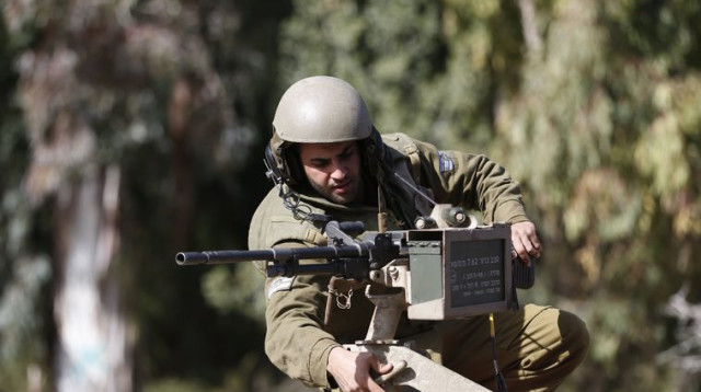 חייל צה"ל בגבול הצפון (צילום: רויטרס)
