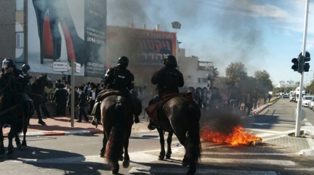 הפגנה באשדוד נגד גיוס חרדים (צילום: חטיבת דובר המשטרה)