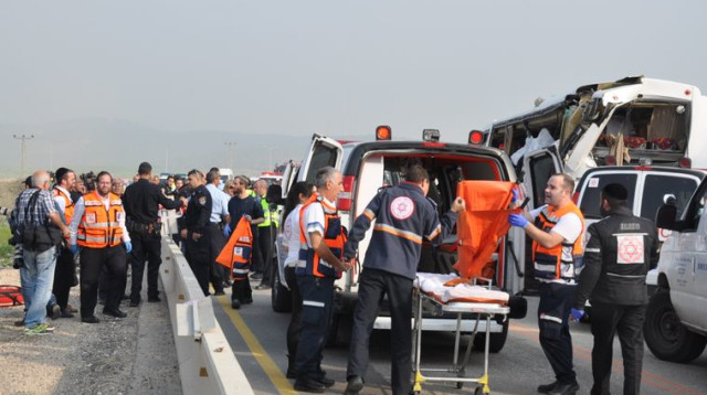 התאונה סמוך לצומת להבים (צילום: יאסר עוקבי)