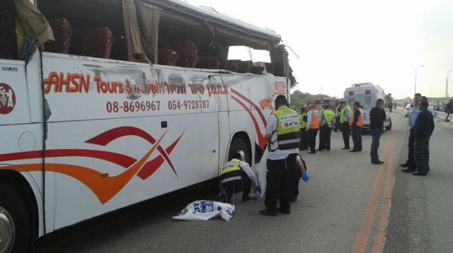 התאונה בצומת להבים (צילום: שלום בן צור)