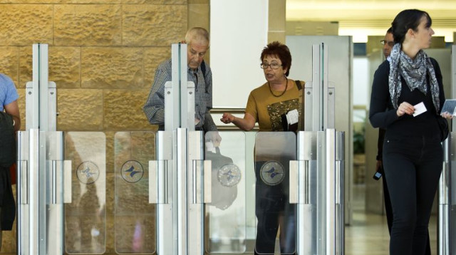 מעבר הנוסעים בנתב"ג  (צילום: פלאש 90)