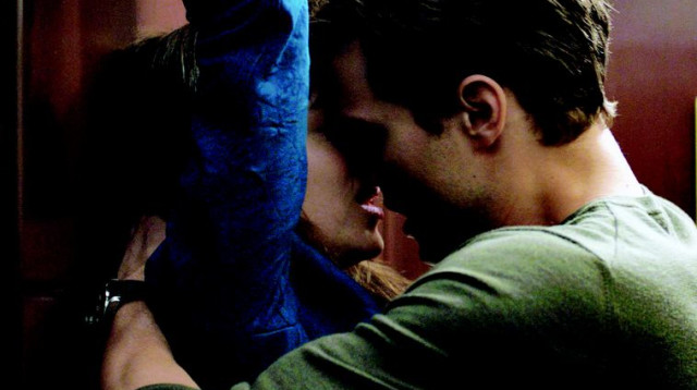 דורנן וג'ונסון ב"חמישים גוונים של אפור" (צילום: יח"צ)