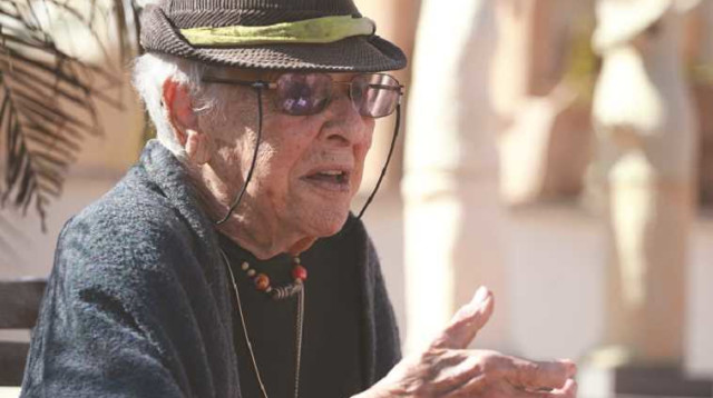 הפסלת תמר איתן (צילום: מירי צחי)