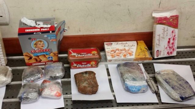 משלוח הממתקים בו הוחבא האופיום (צילום: חטיבת דובר המשטרה)