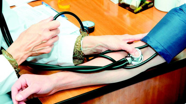 מדידת לחץ דם (צילום: ingimage/ASAP)