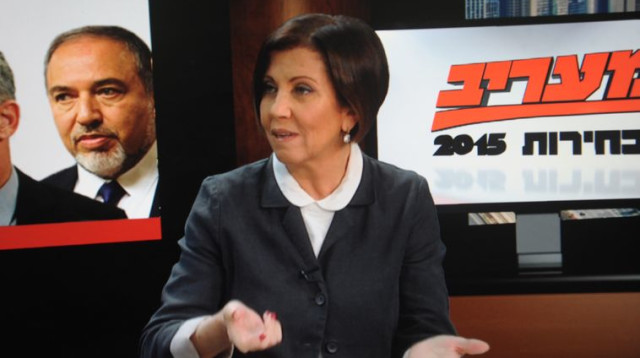 זהבה גלאון באולפן מעריב (צילום: אבשלום ששוני)