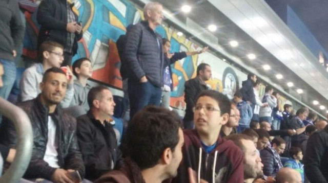 בני גנץ במשחק של הפועל פתח-תקווה (צילום: עדי בילגורי)