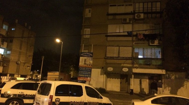 הדירה באשדוד בה נמצאה בת ה-37 ללא רוח חיים (צילום: חטיבת דובר המשטרה)