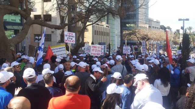 הפגנת עובדי כי"ל ברחוב רוטשילד (צילום: דוברות ההסתדרות)
