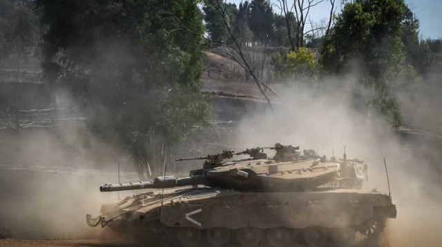 טנק מרכבה על גבול רצועת עזה (צילום: אלברט צדיקוב, פלאש 90)