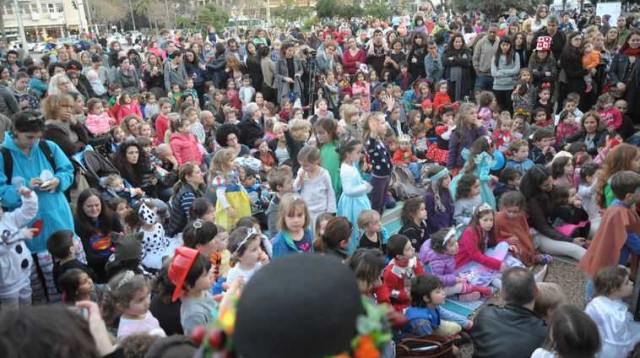 מחאת ההורים בכיכר רבין (צילום: אבשלום ששוני)