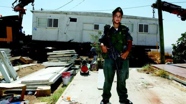 פינוי מגרון ב-2012 (צילום: רויטרס)