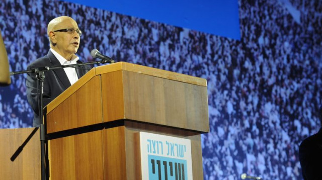 מאיר דגן נואם בעצרת בכיכר רבין (צילום: אבשלום ששוני)