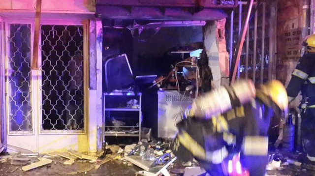 השריפה בחנות בחיפה (צילום: דוברות כבאות והצלה חוף)