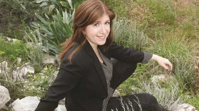 הסטנדאפיסטית נויה מנדל (צילום: אריאל בשור)