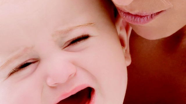 כאשר בתך עוברת את ההתקף הזה את פשוט צריכה לקחת אותה בזרועותייך ולחבק אותה (צילום: ingimage/ASAP)