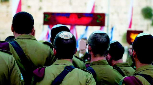 השבעה של חיילי צנחנים בכותל  (צילום: דובר צה"ל)