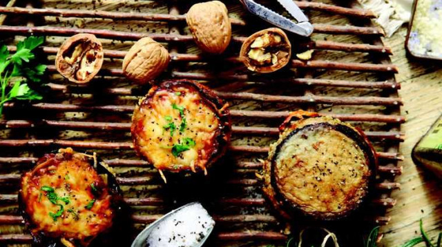 מאפה חצילים וקוסקוס (צילום: לירון אלמוג)