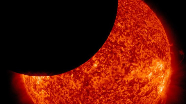 ליקוי חמה בינואר 2014 (צילום: רויטרס)