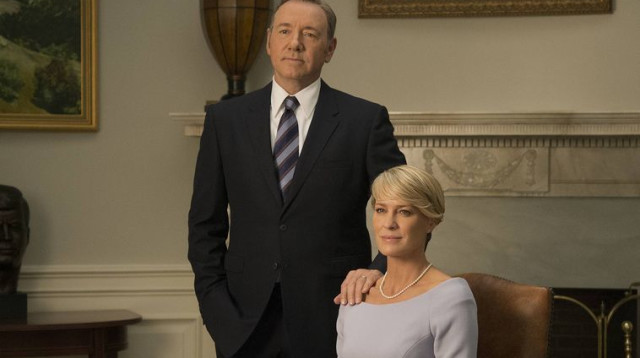 קווין ספייסי ורובין רייט ב"בית הקלפים" (צילום: הוט)