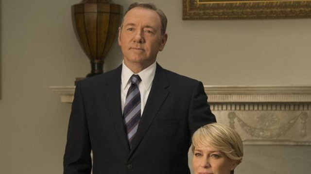 קווין ספייסי ורובין רייט ב"בית הקלפים" (צילום: הוט)