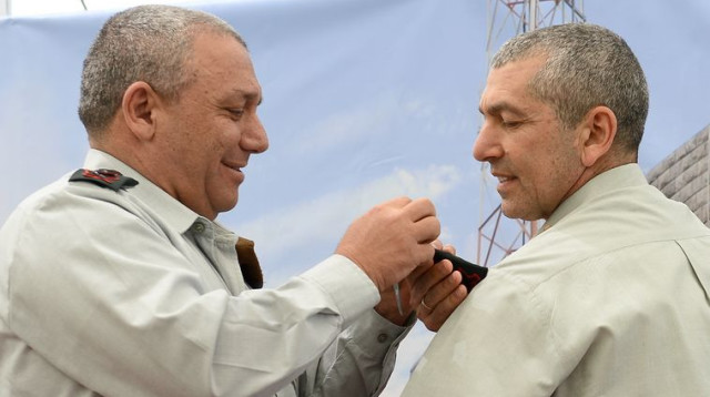 הרמטכ"ל גדי איזנקוט והאלוף רוני נומה  (צילום: דובר צה"ל)