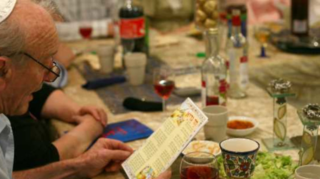 שולחן חג פסח (צילום: פלאש 90)