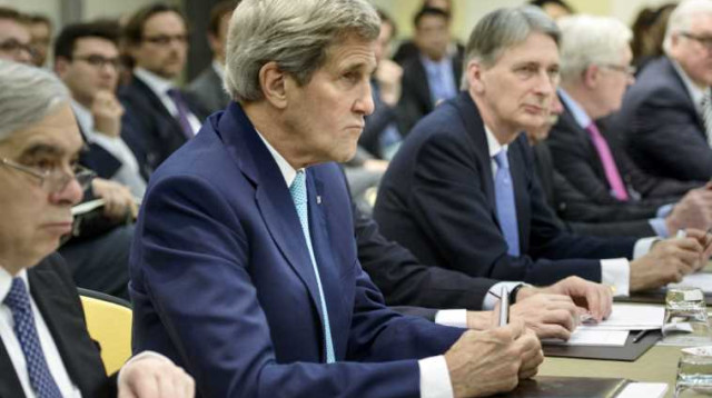ג'ון קרי והמשלחת האמריקאית בשיחות הגרעית בלוזאן (צילום: רויטרס)