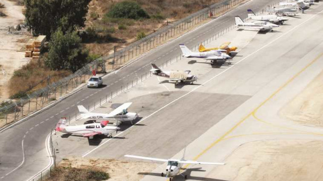 שדה התעופה בהרצליה (צילום: רוני שוצר, פלאש 90)