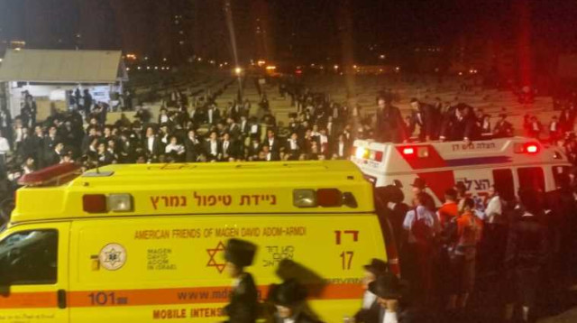 הלווית הרב ואזנר (צילום: דוברות מד"א)