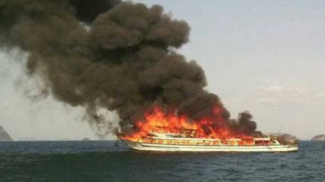 שריפת האונייה בתאילנד (צילום: צילום מסך sanook)