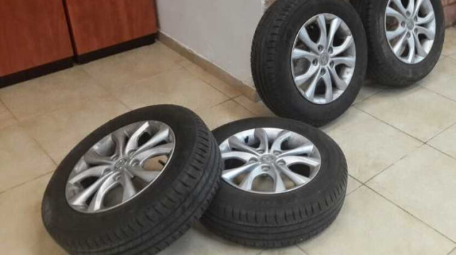 הגלגלים שנגנבו, ראש העין (צילום: דוברות המשטרה)