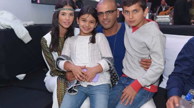 אייל גולן, שני ילדיו ורוסלנה במימונה (צילום: אלוני מור)