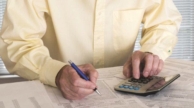 חישובים כלכלה  (צילום: אינגאימג)