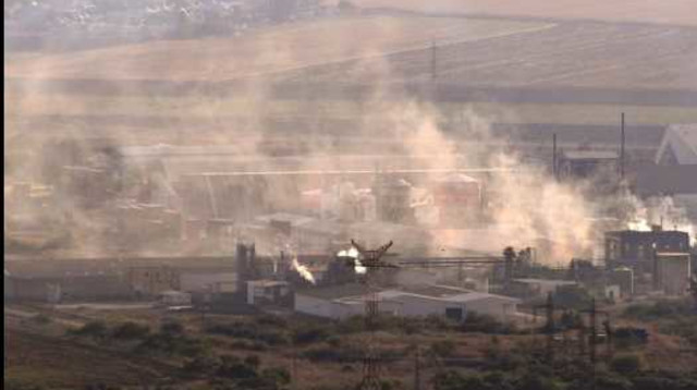 זיהום אוויר מעל מפרץ חיפה (צילום: פלאש 90)