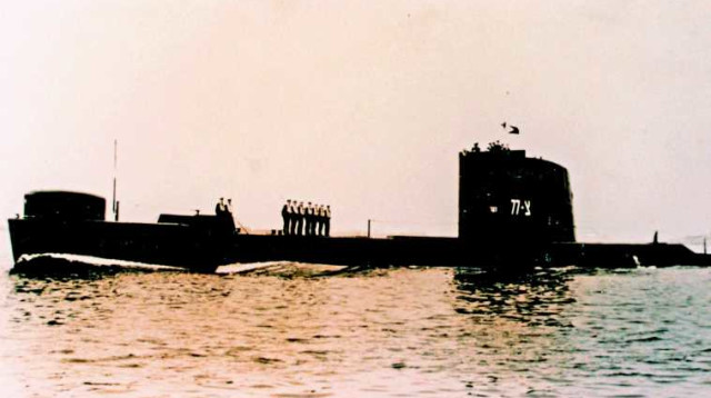 צוללת "דקר" לפני ההפלגה לישראל (צילום: ארכיון דו"צ)