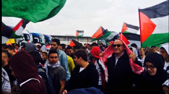 ח"כ באסל גטאס (במשקפי השמש) בצעדת ערביי ישראל לציון יום הנכבה (צילום: באדיבות הרשימה המשותפת)