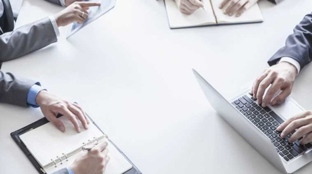 עבודה במשרד, אילוסטרציה (צילום: אינגאימג')