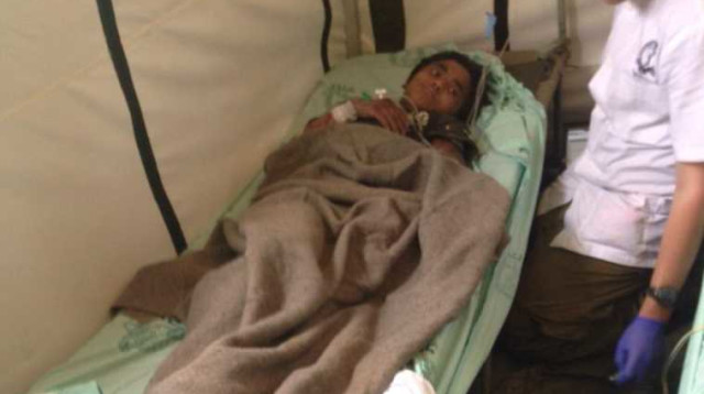 הנער שחולץ מההריסות, נפאל (צילום: דובר צה"ל)