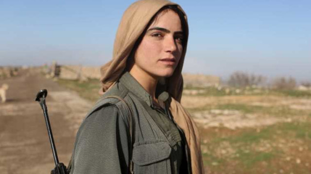 לוחמות כורדיות במאבק נגד דאעש (צילום: רויטרס)