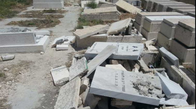 ונדליזם בבית העלמין בהר הזיתים (צילום: קלמן ליבסקינד)