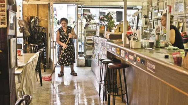 שרה שטרן בקפה תמר (צילום: שלומית כרמלי)