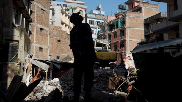 שוטר בקטמנדו, נפאל (צילום: רויטרס)