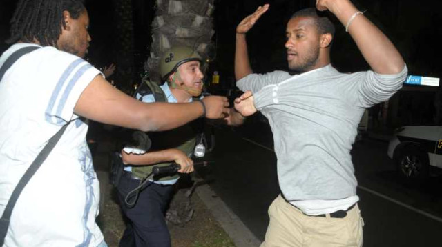 עימותים בין יוצאי אתיופיה למשטרה בכיכר רבין (צילום: אבשלום ששוני)