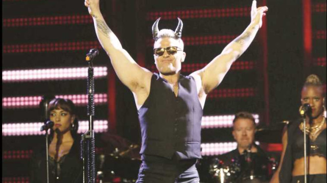 רובי וויליאמס בהופעה בישראל (צילום: סיוון פרג')