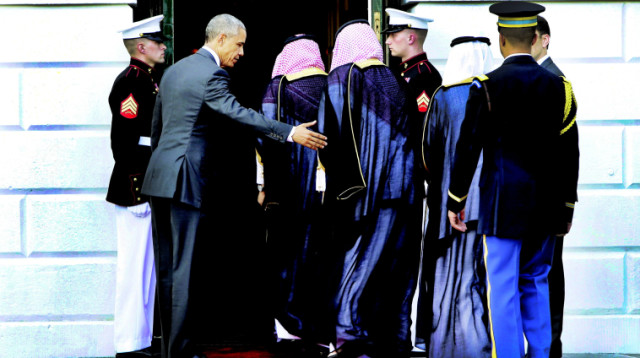 אובמה מקבל את המשלחת הסעודית בבית הלבן (צילום: רויטרס)